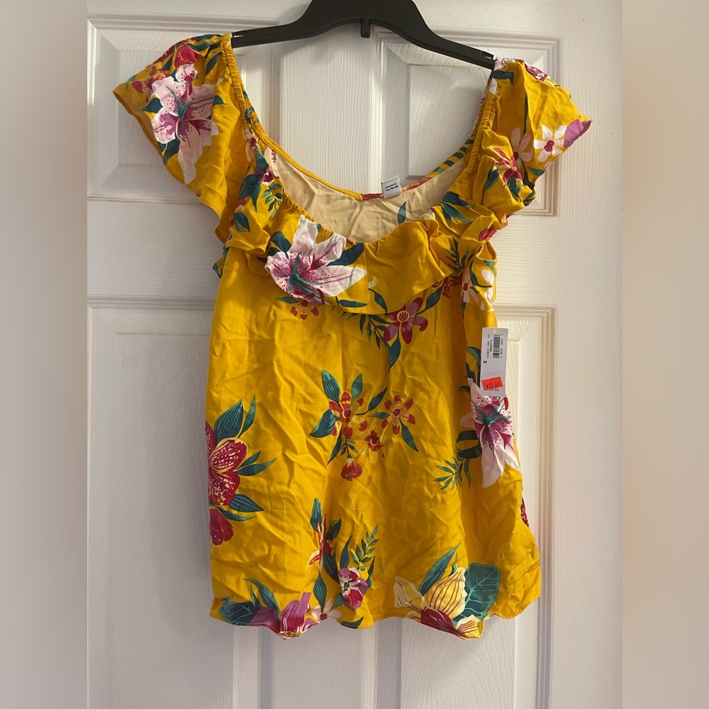 NWT | Old Navy Floral Top | Size M - Picture 2 of 4